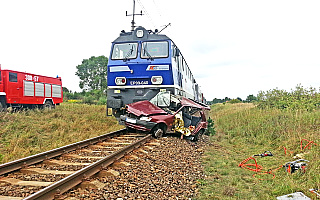 Dwie śmiertelne ofiary wypadku na przejeździe kolejowym w Gryźlinach